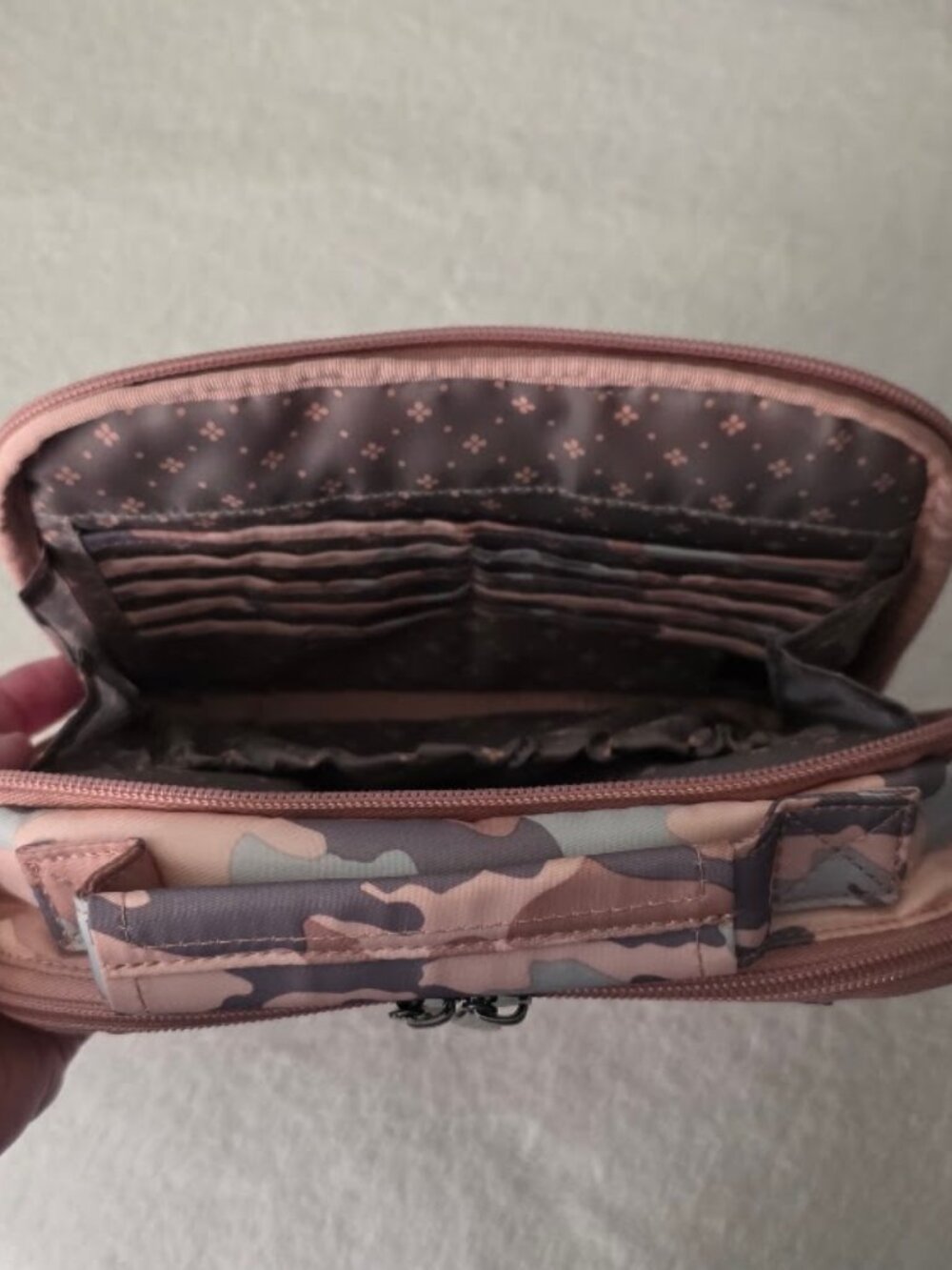 Lug CAMO ROSE Roundabout XL Crossbody - Picture 6 of 12
